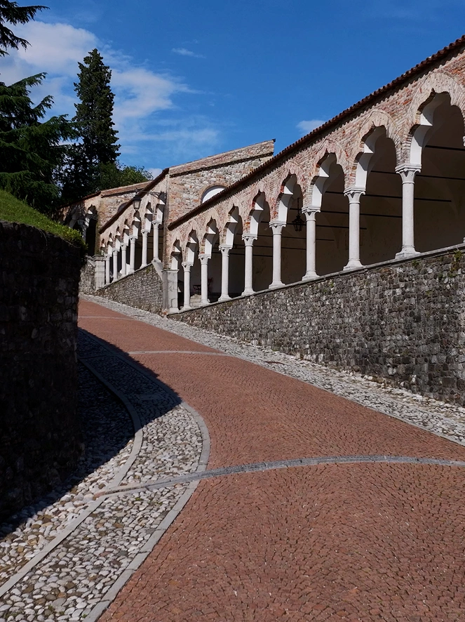 Portici del Castello